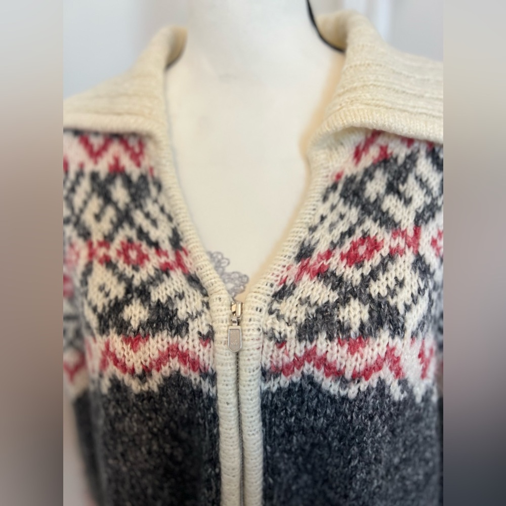Penningtons Sweater - Picture 6 of 6